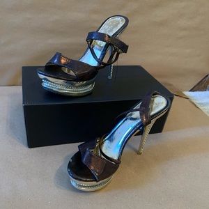 Beautiful heel with great comfort size 6